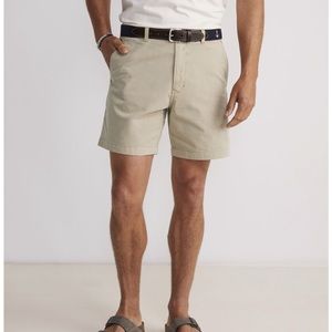 Size 33 Vineyard Vines 7” Island shorts khaki